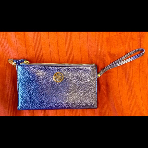 GUESS royal blue Clutch - hand purse. Large to hold phone, money and makeup. - Picture 3 of 6
